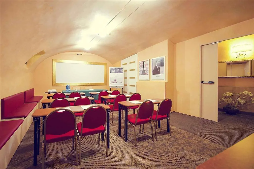 Hotel Mercure Milano Centro 4*, Milan