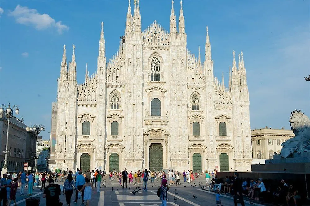 Hotel Mercure Milano Centro 4*, Milan