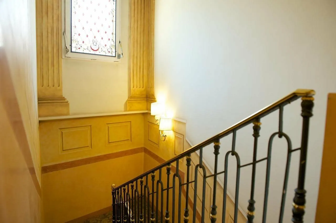 Hotel Mercure Milano Centro 4*, Milan