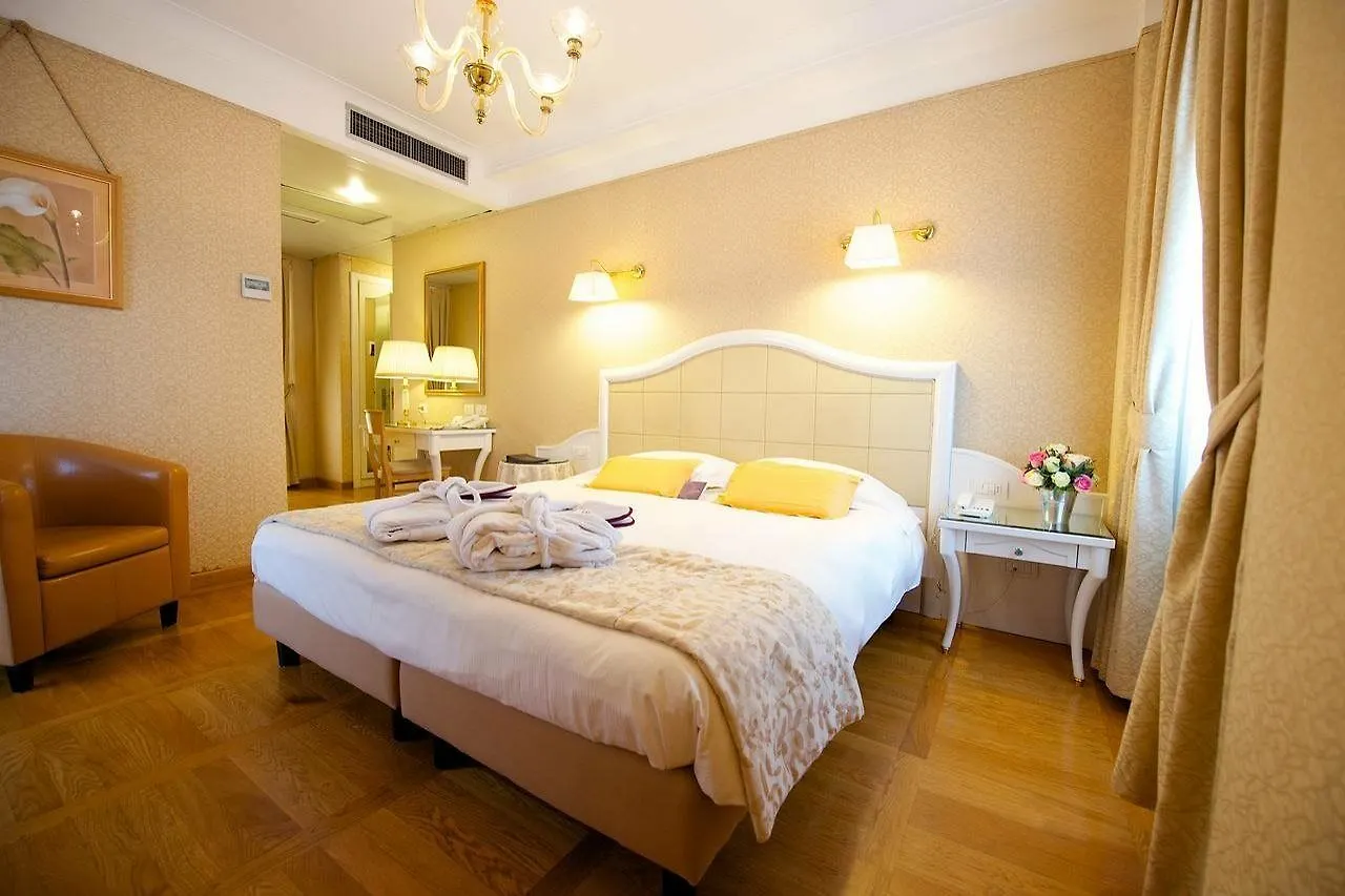 Hotel Mercure Milano Centro 4*, Milan Italie